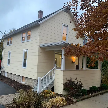 Two Bedroom Home In Downtown Naperville